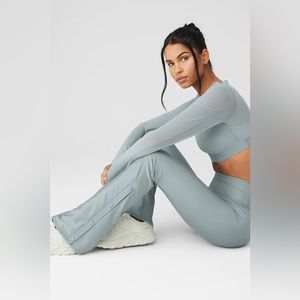 Authentic Aloyoga leggings Cosmic grey color 👽